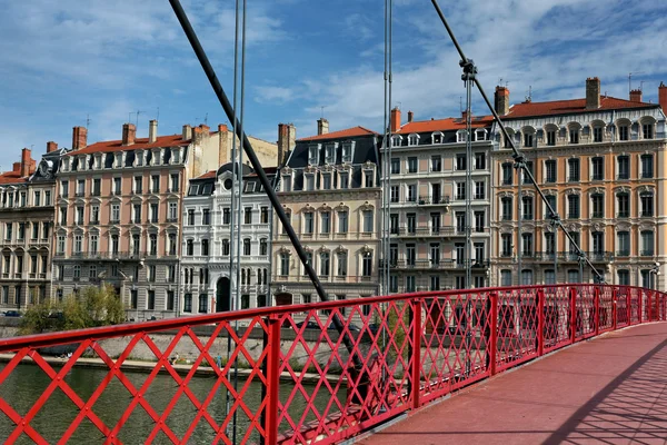 De beroemde rode voetgangersbrug — Stockfoto