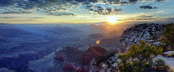 Panoramic view of Grand Canyon at sunrise — Stock Photo, Image