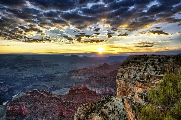 Berühmter Grand Canyon bei Sonnenaufgang — Stockfoto