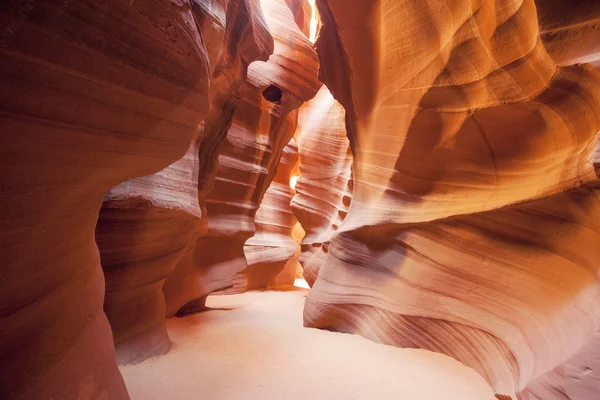 Horizontální pohled na slavné antelope canyon — Stock fotografie