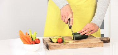 kadın kesim salatalık