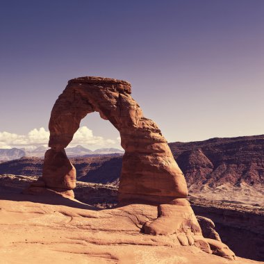 gün batımında ünlü hassas Arch görünümü