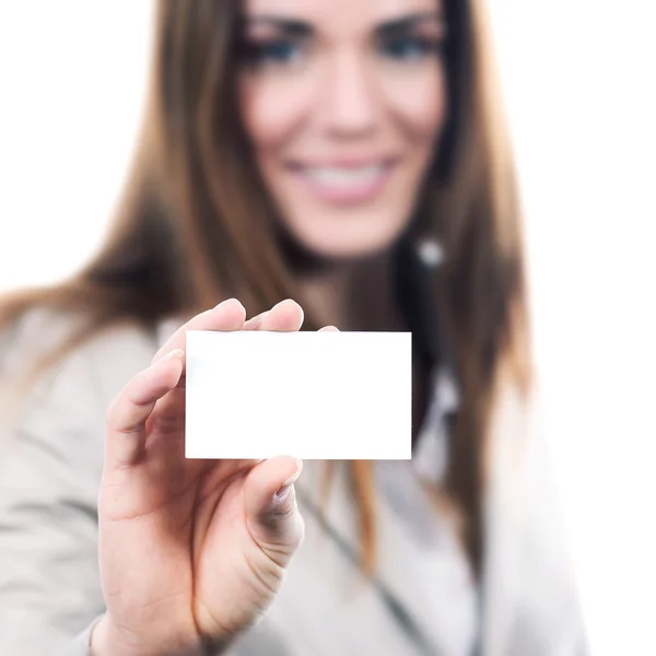 Vrouw overhandigen van een blanco visitekaartje — Stockfoto