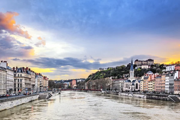 Řeky Saone v Lyonu města při západu slunce — Stock fotografie