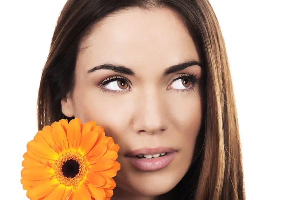 Retrato de mujer con flor naranja —  Fotos de Stock