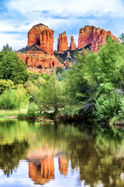 Vertical view of Cathedral Rock — Stock Photo, Image