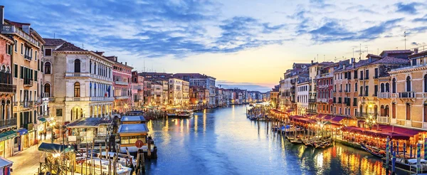 Panoramatický pohled ze slavného canal Grande — Stock fotografie