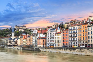 günbatımı saone Nehri üzerinde