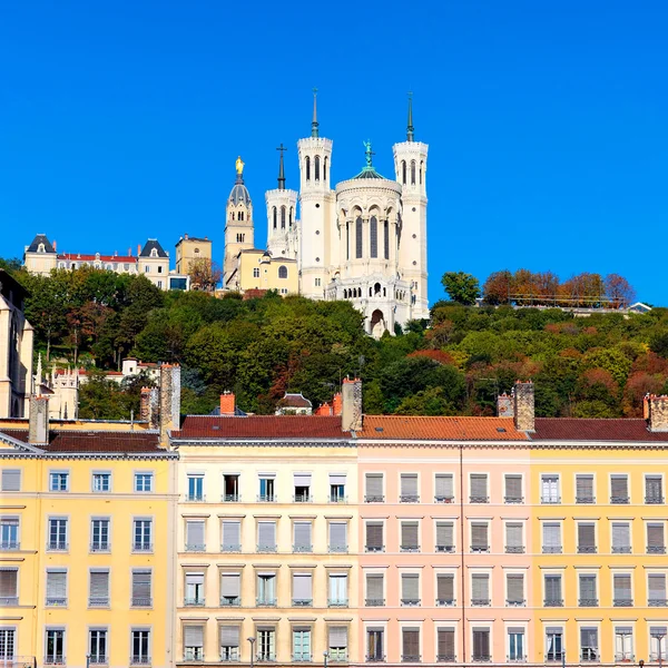 Vue célèbre de Notre Dame de Fourvière — Photo