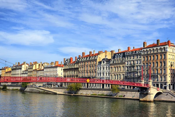 Lyon cidade e passarela vermelha — Fotografia de Stock