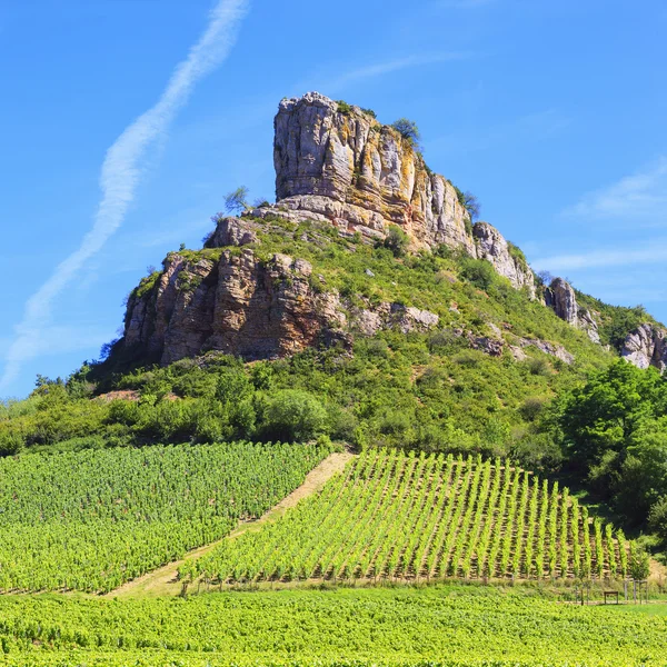 Solutre Roca con viñedos en Borgoña — Foto de Stock