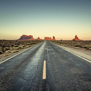 monument valley road görünümünü