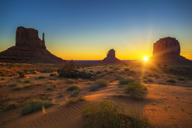 sunrise yatay görünüm monument Valley