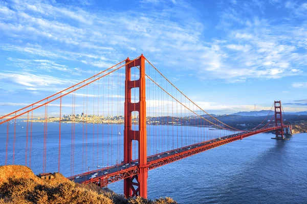 Weergave van de beroemde golden gate bridge — Stockfoto