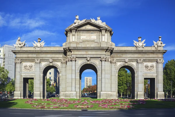 La Puerta de Alcala — Photo