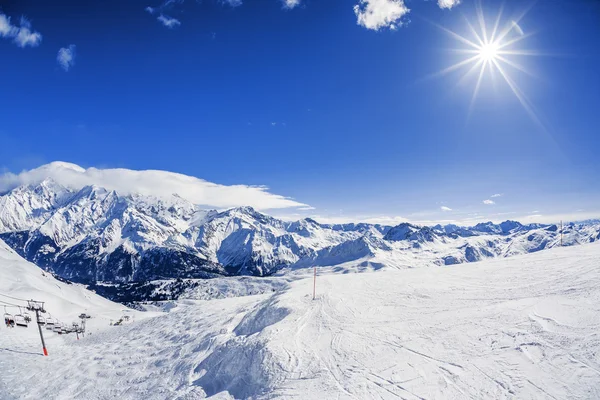 Вид на зимний горный пейзаж — стоковое фото