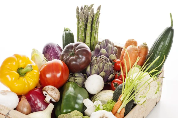 Cajón de verduras frescas crudas —  Fotos de Stock