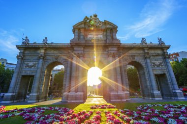 ünlü puerta de alcala