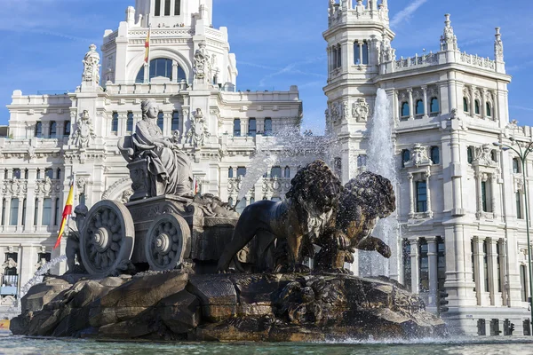 Palacio de Cibeles y fuente — Foto de Stock