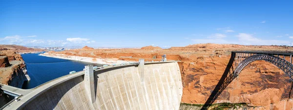 谷間のダムとページの橋の全景 — ストック写真