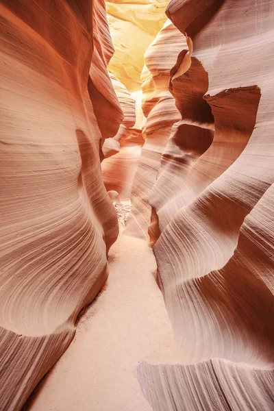 Vertikální pohled slavného antelope Canyon — Stock fotografie