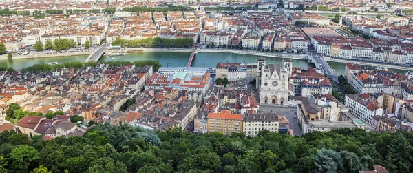 Notre dame de fourviere basilica üstten panoramik görünüm — Stok fotoğraf