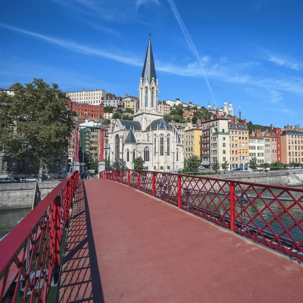 Lyon city with red footbridge — Stock Photo, Image