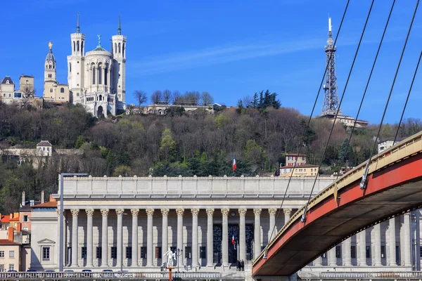 Vue célèbre sur la Saône et la passerelle de Lyon — Photo