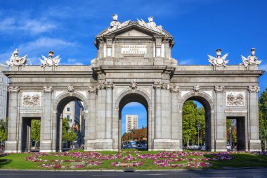ünlü puerta de alcala