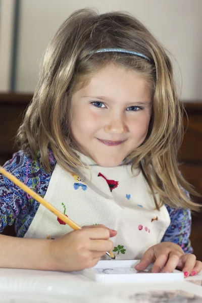 Little girl drawing paint — Stock Photo, Image