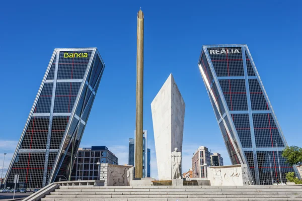 Madrid, İspanya - 21 Eylül 2013: la puerta de olarak bilinen europa — Stok fotoğraf