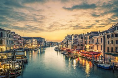 rialto Köprüsü'nden ünlü grand canal