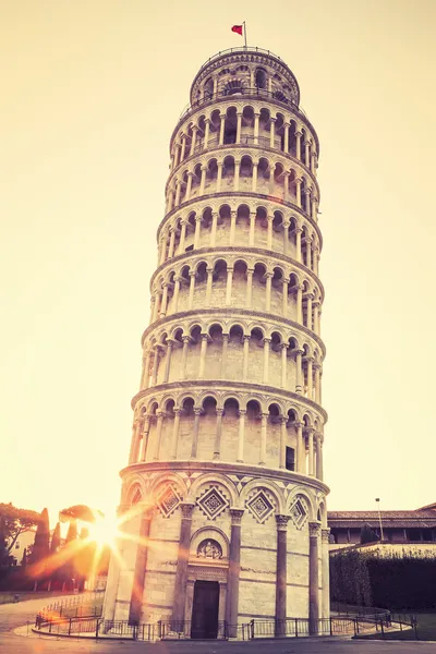 Pisa torre inclinada, processamento fotográfico especial — Fotografia de Stock