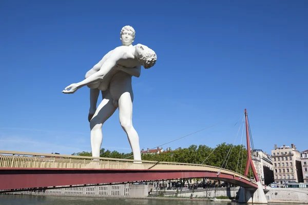 Sculpture on footbridge (fake) — Stock Photo, Image