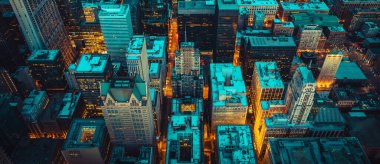 Geceleri Chicago 'nun havadan görünüşü, ABD.
