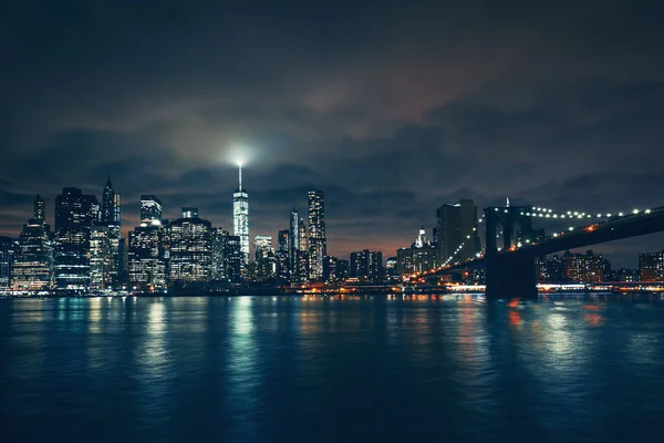ニューヨークの夜景 ブルックリン橋とアメリカ — ストック写真