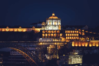 Porto 'da gece ünlü manzara, Portekiz, Avrupa