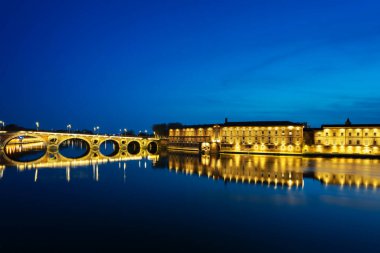 Geceleri Pont Neuf 'un meşhur manzarası, Toulouse..