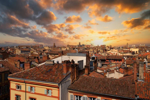 ヨーロッパ フランス 日没のトゥールーズの屋根の眺め — ストック写真
