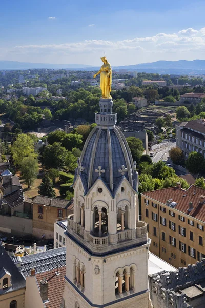 Άποψη Του Διάσημου Αγάλματος Marie Στην Κορυφή Της Βασιλικής Notre — Φωτογραφία Αρχείου