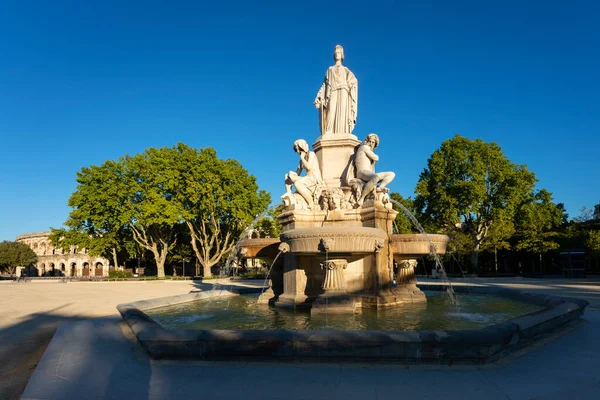Blick Auf Den Berühmten Brunnen Nimes Frankreich — Stockfoto