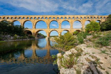 Ünlü Pont du Gard, Fransa, Avrupa 'daki eski Roma su kemeri.