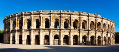 Sabahları ünlü amfitiyatro manzarası, Nimes, Fransa, Avrupa