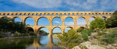 Ünlü Pont du Gard, Fransa, Avrupa 'daki eski Roma su kemeri.