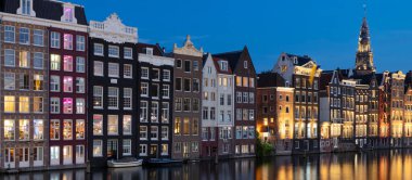Amsterdam, Hollanda, Avrupa 'daki ünlü şehir manzarası.