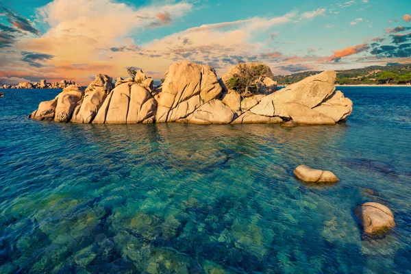 Palombaggiaビーチでの朝の岩の眺め ポルト ヴェッキオ コルシカ島 — ストック写真