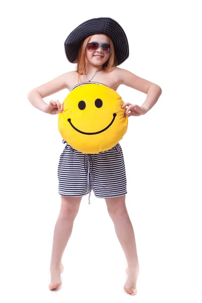 Vackra elementära ung skolflicka med stora gula leende — Stockfoto
