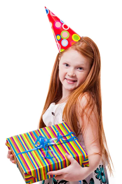 Menina feliz com caixa de presente sobre fundo branco — Fotografia de Stock