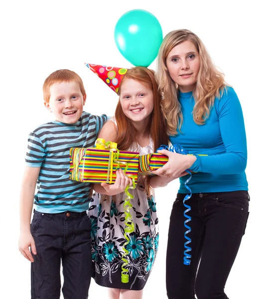 Glückliche Familie feiert Geburtstag — Stockfoto