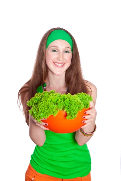 Donna sorridente che tiene pasto sano dell'insalata, sopra bianco — Foto Stock